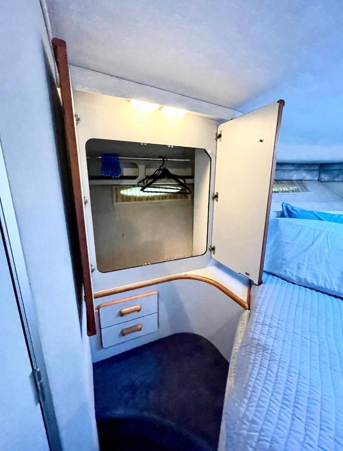 Yacht Hotel Barcelona サン・アドリア・デ・ベソス エクステリア 写真