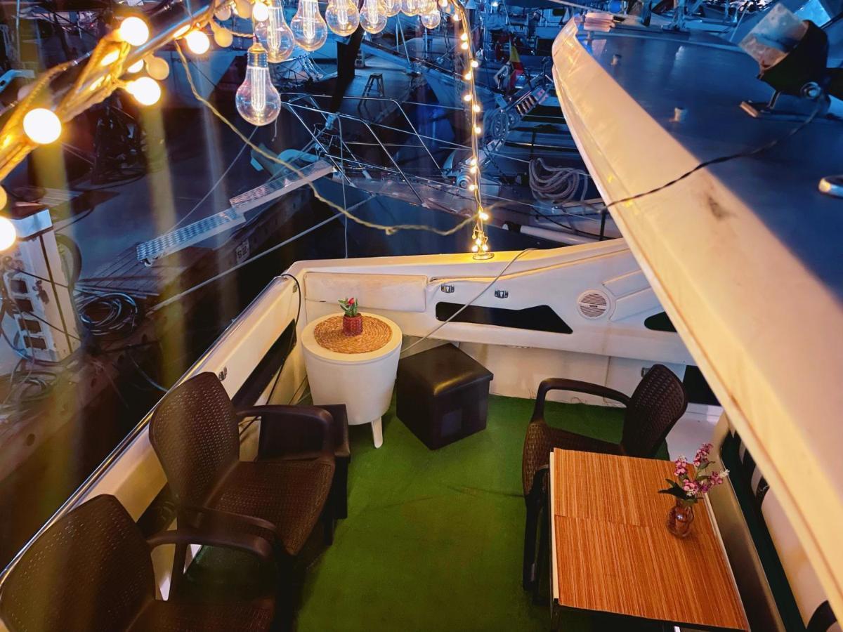 Yacht Hotel Barcelona サン・アドリア・デ・ベソス エクステリア 写真