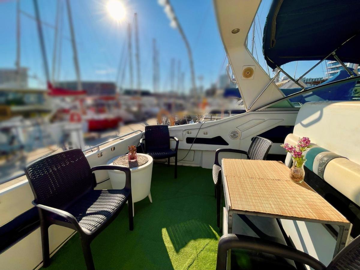 Yacht Hotel Barcelona サン・アドリア・デ・ベソス エクステリア 写真