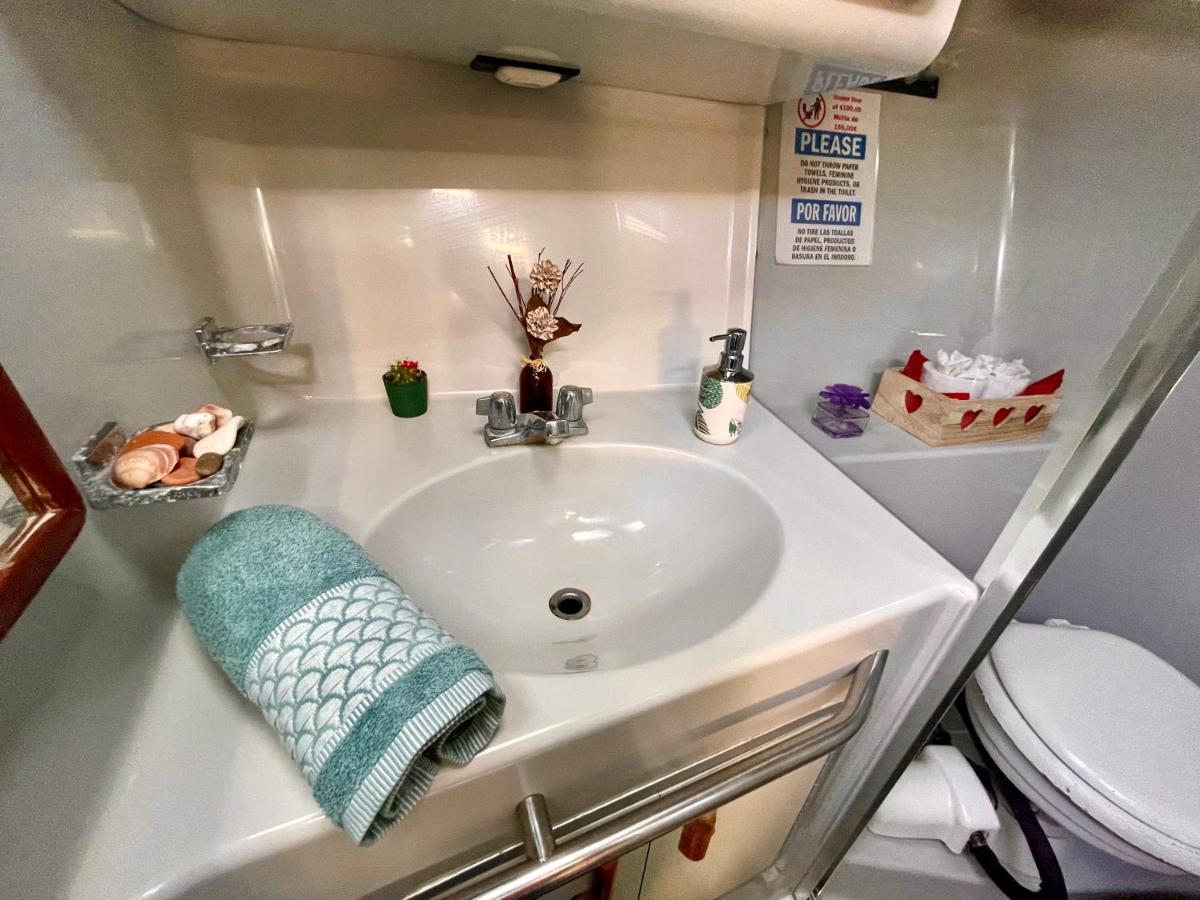 Yacht Hotel Barcelona サン・アドリア・デ・ベソス エクステリア 写真
