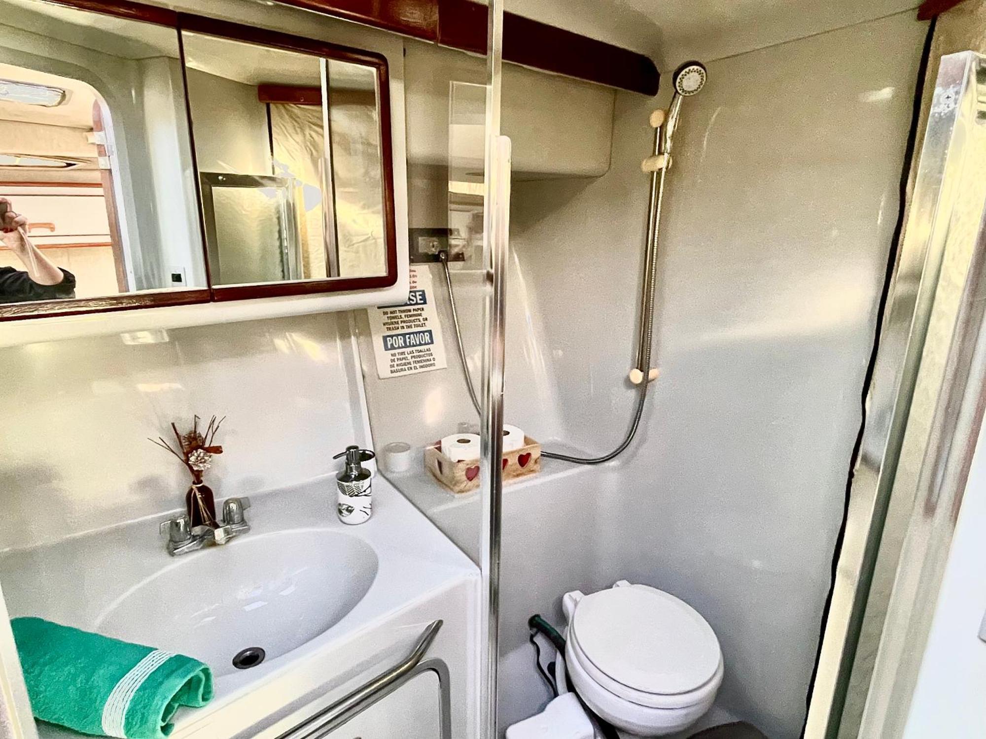 Yacht Hotel Barcelona サン・アドリア・デ・ベソス エクステリア 写真
