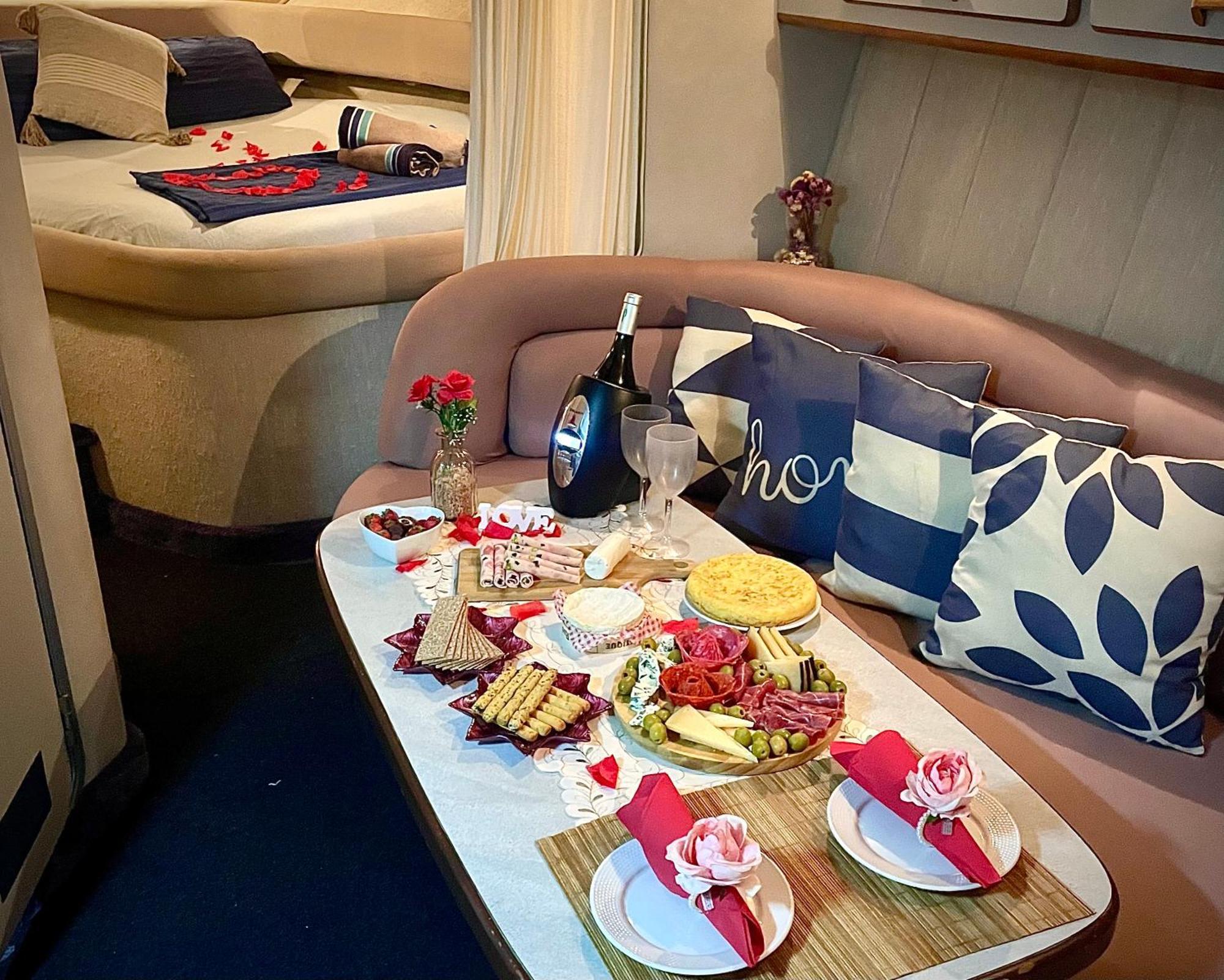 Yacht Hotel Barcelona サン・アドリア・デ・ベソス エクステリア 写真